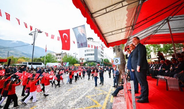 Manisa’da 29 Ekim Coşkusu Resmi Tören ve Gösterilerle Yaşandı