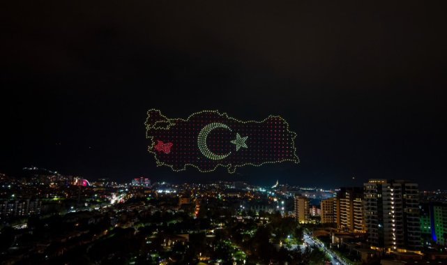 Manisa’da Cumhuriyet Coşkusu 1000 Drone ile Gökyüzüne Taşındı