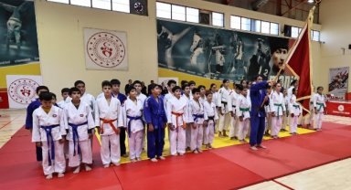 Manisa’da Sporun Enleri Ödüllendirildi: 8 Antrenöre Plaket