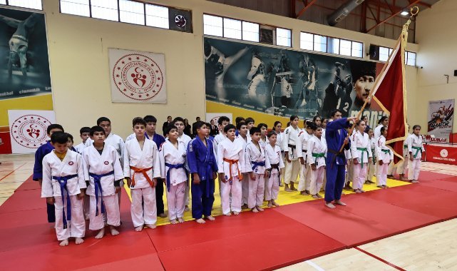 Manisa’da Sporun Enleri Ödüllendirildi: 8 Antrenöre Plaket