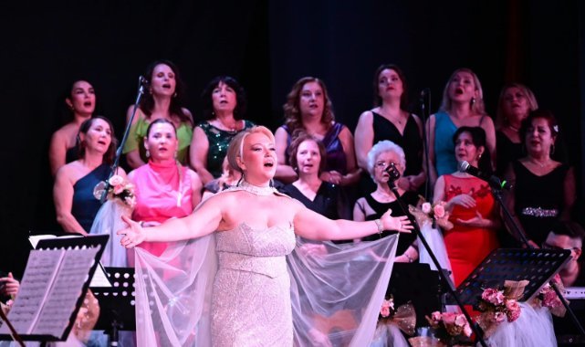 Manisa’da Zeki Müren Şarkılarıyla Duygu Dolu Gece