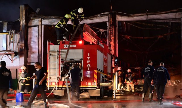 Manisa OSB’de Fabrika Yangını Kontrol Altına Alındı