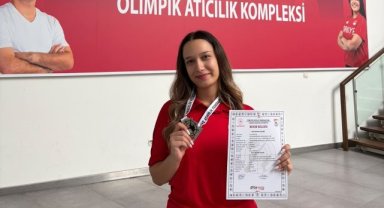 Manisalı milli sporcu İrem Denktaş’tan Türkiye rekoru üstü derece