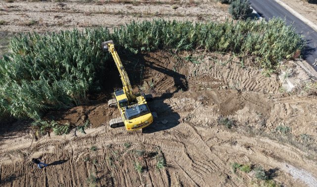 Salihli Kemerdamları’nda Taşkın Riskine Karşı 2 Kilometrelik Dere Temizlendi