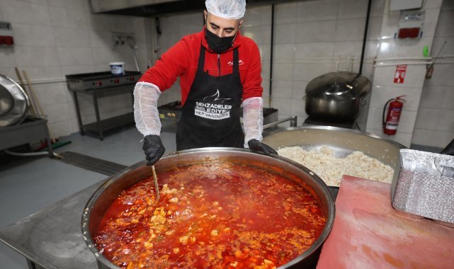 Şehzadeler’de 500 Kişiye Haftanın Beş Günü Sıcak Yemek
