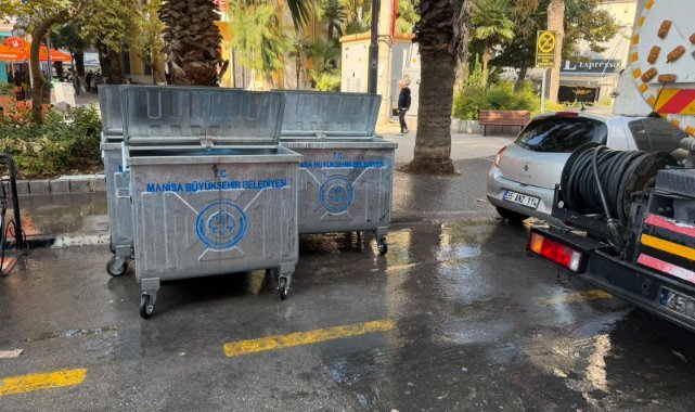 Şehzadeler’de Çöp Konteynerleri Dezenfekte Ediliyor