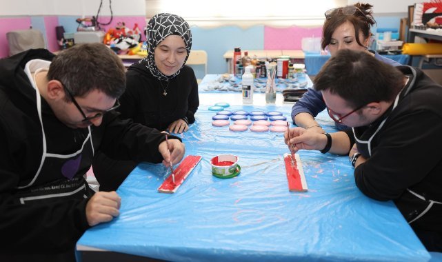 Şehzadeler’de özel gereksinimli bireyler öğreniyor ve üretiyor