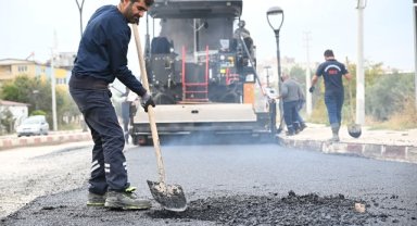 Soma’da 3 Kilometrelik Caddeye 8 Bin Ton Sıcak Asfalt