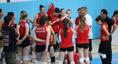Turgutlu Belediyesi Kadın Voleybol Takımı Sezonun İlk Maçına Çıkıyor
