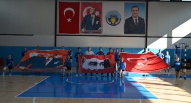 Turgutlu Belediyespor’dan Dev Türk Bayraklı Cumhuriyet Kutlaması