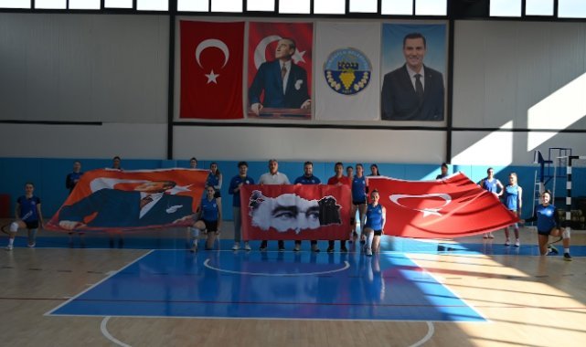 Turgutlu Belediyespor’dan Dev Türk Bayraklı Cumhuriyet Kutlaması