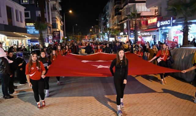 Turgutlu'da Cumhuriyet Bayramı Fener Alayı