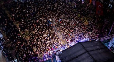 Turgutlu’da Cumhuriyet Coşkusu Işın Karaca Konseriyle Zirveye Çıktı