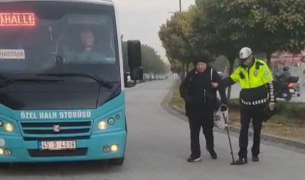 Turgutlu’da Trafik Polislerinden Örnek Davranış