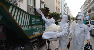 Yunusemre’de Çöp Evden 6 Kamyon Atık Çıkarıldı